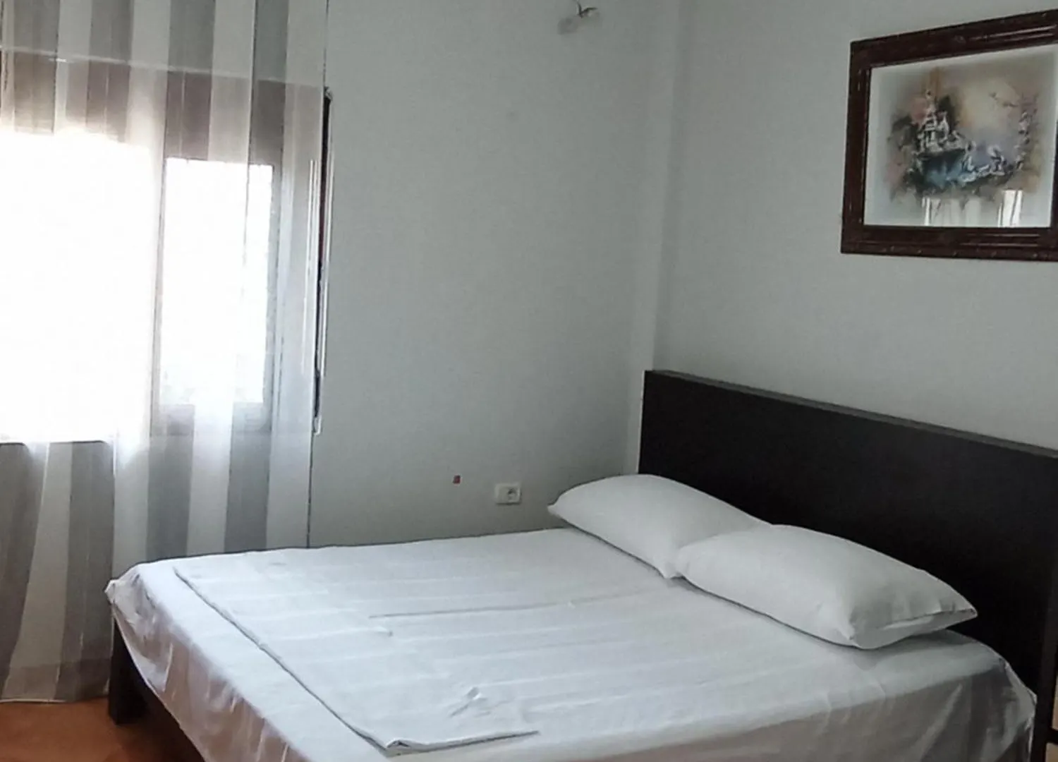 Vila Ares Vlorë 0*,